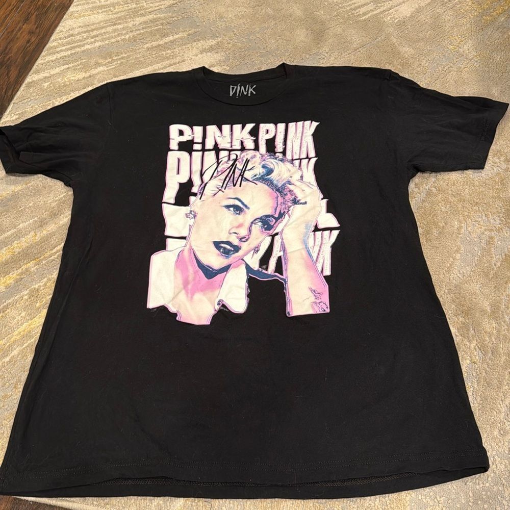 2017 PINK Size XL  Concert‎ Tour T Shirt Black in EUC